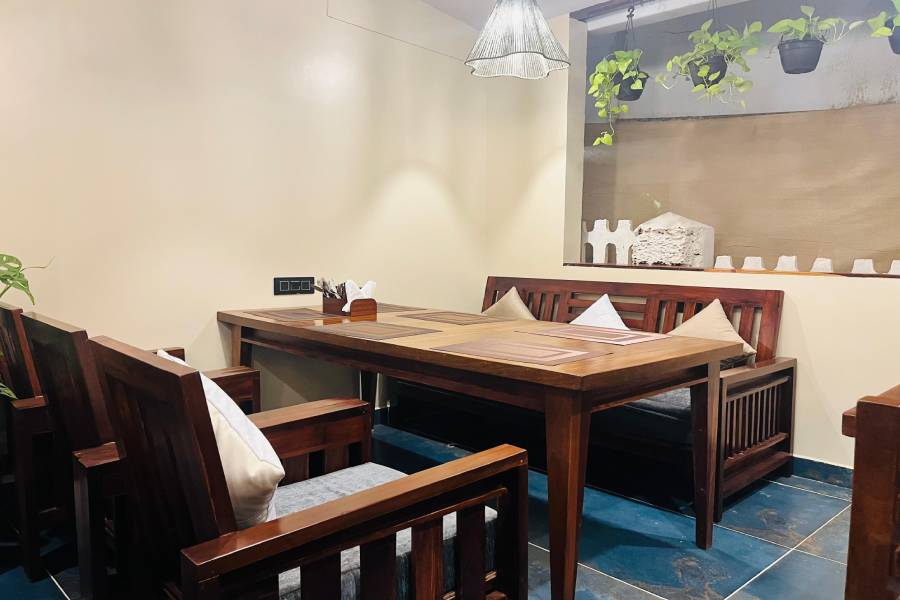 Naga's Cafe Bar & Restaurant